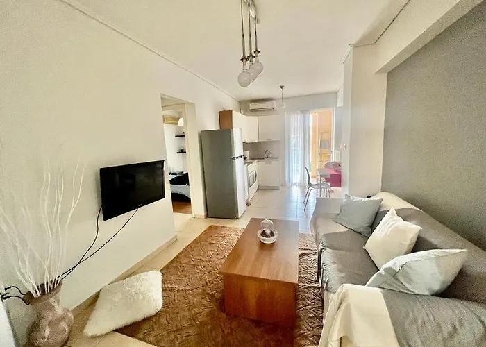 Chrystall'S Athens Home